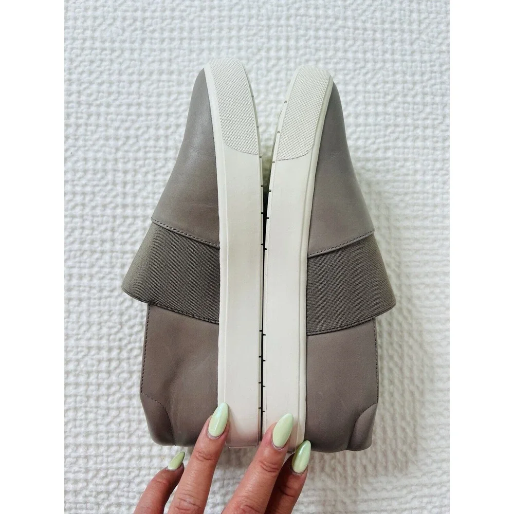Vince. Corbin Women's‎ Taupe Leather Slip-On Sneaker Shoes Flats Loafers Size 6M